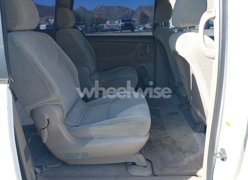 Photo 8 of 2004 Toyota Sienna CE (VIN 5TDZA23C24S086551)