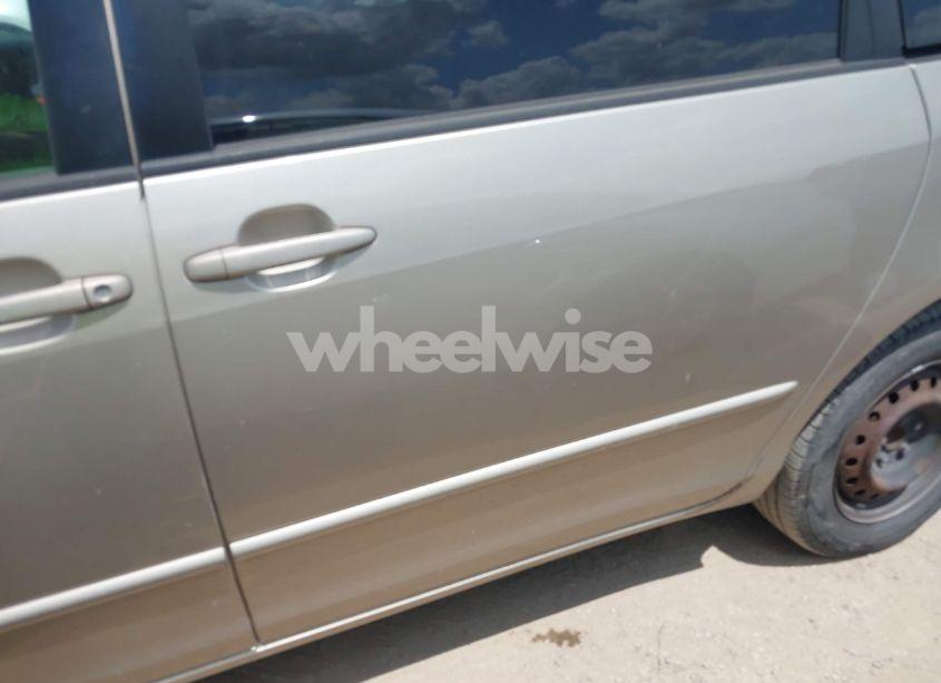 Photo 6 of 2004 Toyota Sienna LE (VIN 5TDZA23C24S087828)