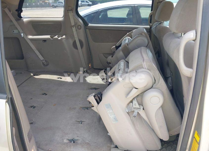 Photo 8 of 2004 Toyota Sienna LE (VIN 5TDZA23C24S087828)