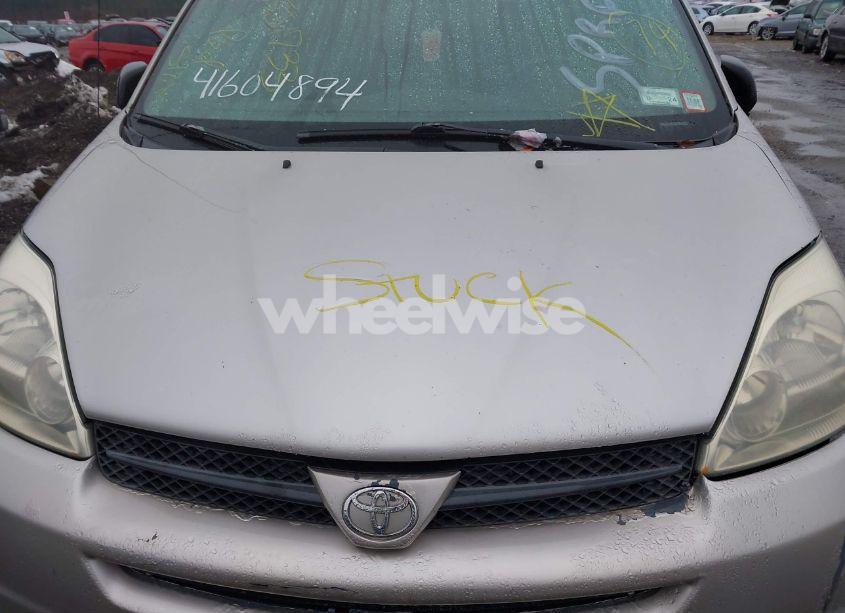 Photo 10 of 2004 Toyota Sienna LE (VIN 5TDZA23C24S090955)