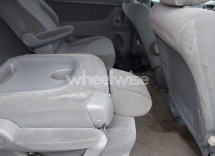 Photo 8 of 2004 Toyota Sienna LE (VIN 5TDZA23C24S090955)