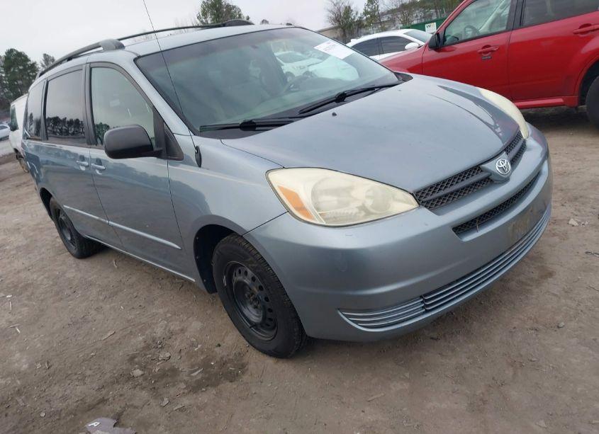 2004 Toyota Sienna LE (VIN 5TDZA23C24S117569) main photo
