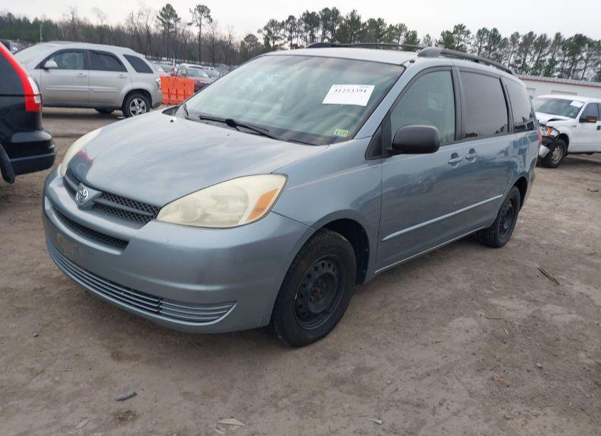 Photo 2 of 2004 Toyota Sienna LE (VIN 5TDZA23C24S117569)