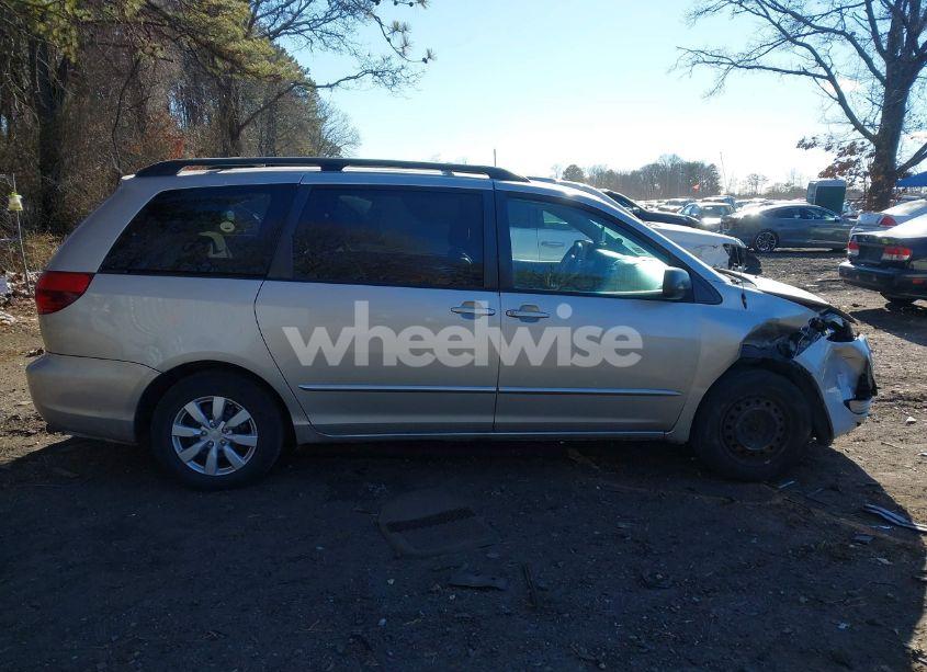 Photo 13 of 2004 Toyota Sienna LE (VIN 5TDZA23C24S143444)