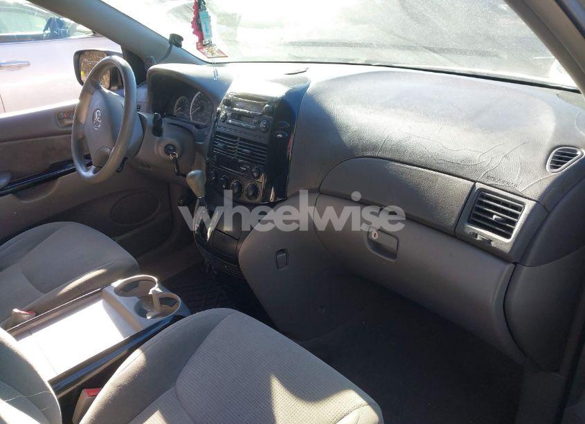 Photo 5 of 2004 Toyota Sienna LE (VIN 5TDZA23C24S143444)