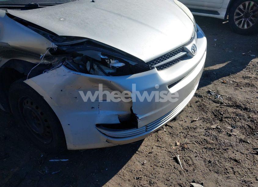 Photo 6 of 2004 Toyota Sienna LE (VIN 5TDZA23C24S143444)