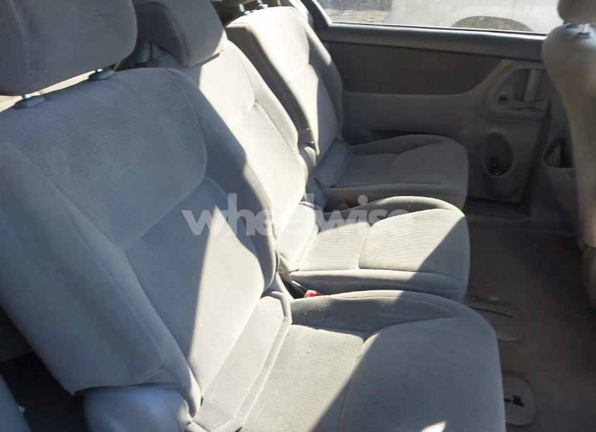 Photo 8 of 2004 Toyota Sienna LE (VIN 5TDZA23C24S143444)