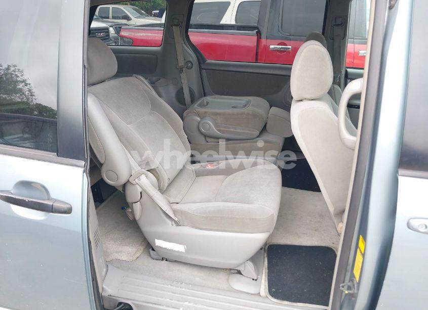 Photo 8 of 2004 Toyota Sienna LE (VIN 5TDZA23C24S190473)