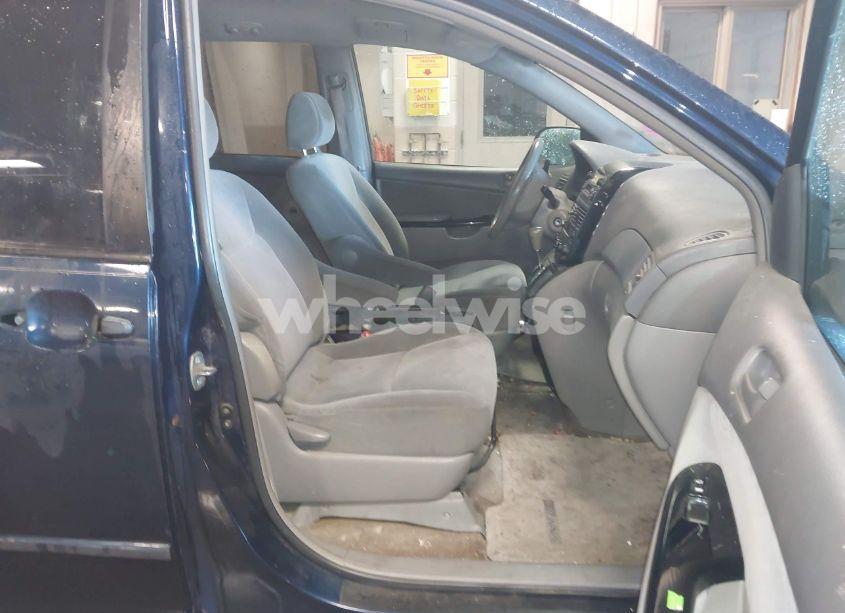 Photo 5 of 2005 Toyota Sienna LE (VIN 5TDZA23C25S225482)