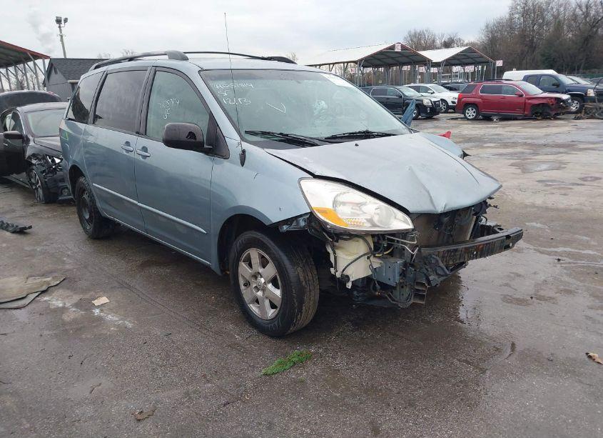 2005 Toyota Sienna LE (VIN 5TDZA23C25S227393) main photo