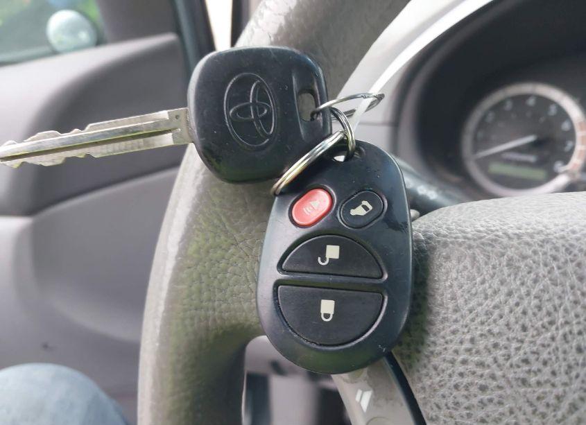 Photo 11 of 2005 Toyota Sienna LE (VIN 5TDZA23C25S227393)