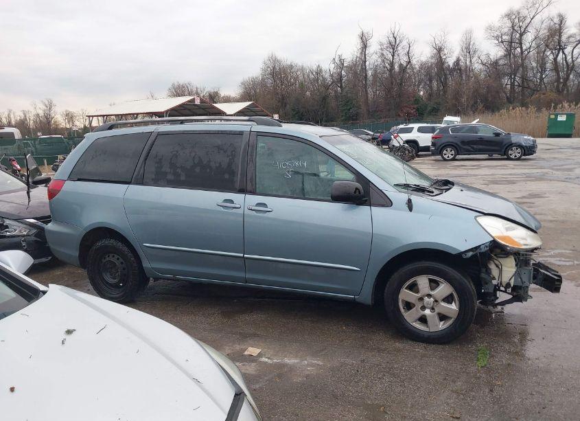 Photo 13 of 2005 Toyota Sienna LE (VIN 5TDZA23C25S227393)
