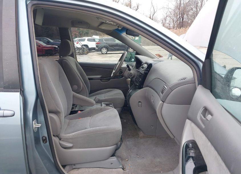Photo 5 of 2005 Toyota Sienna LE (VIN 5TDZA23C25S227393)