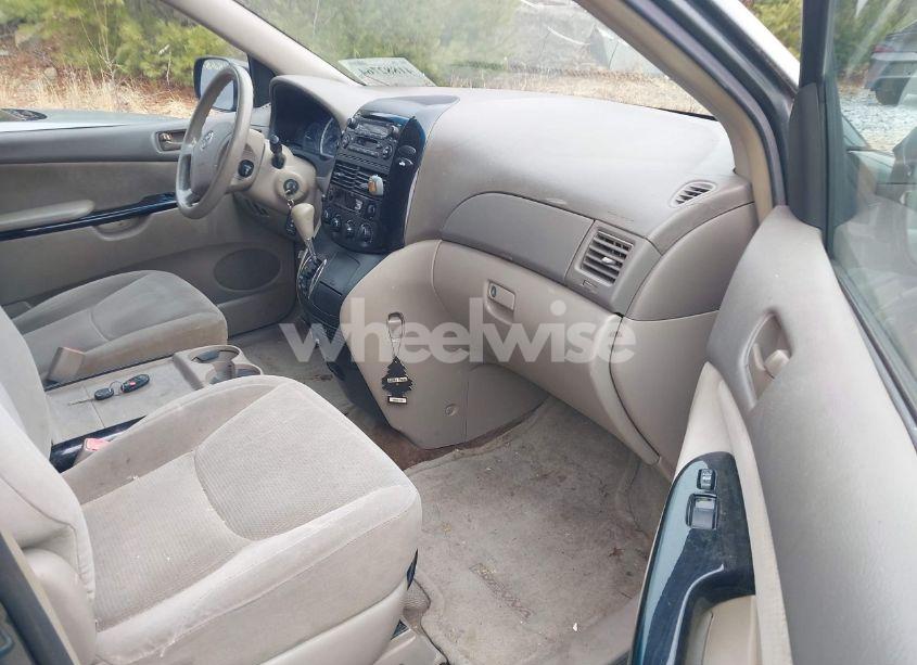 Photo 5 of 2005 Toyota Sienna LE (VIN 5TDZA23C25S246087)