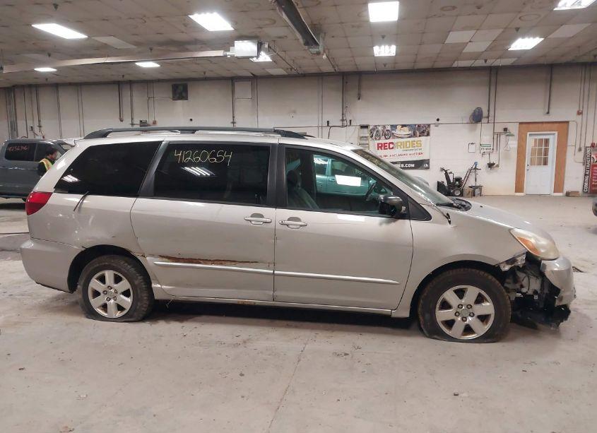Photo 14 of 2005 Toyota Sienna LE (VIN 5TDZA23C25S247238)