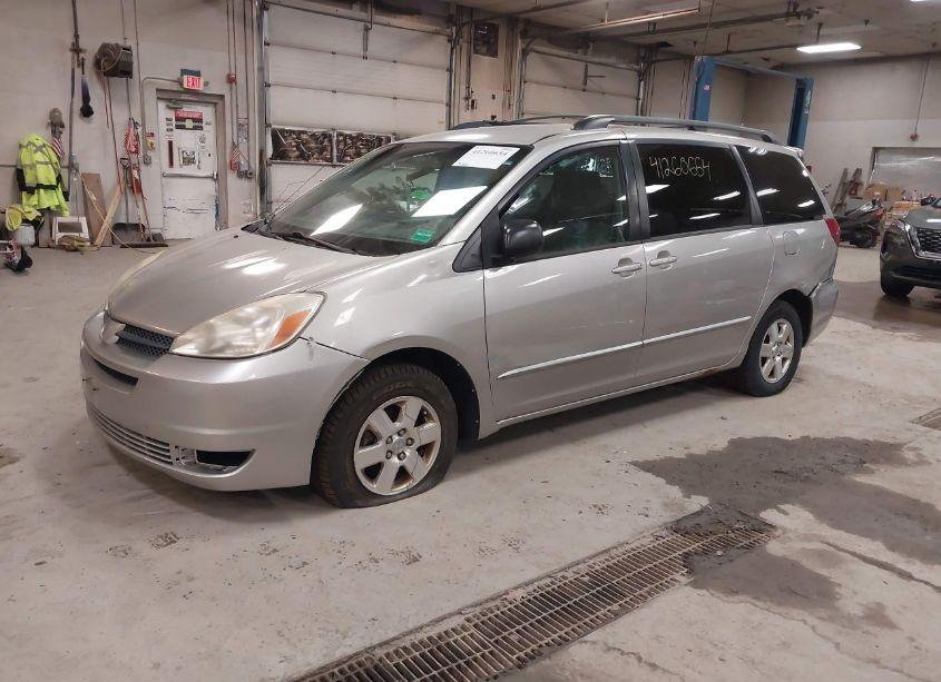 Photo 2 of 2005 Toyota Sienna LE (VIN 5TDZA23C25S247238)