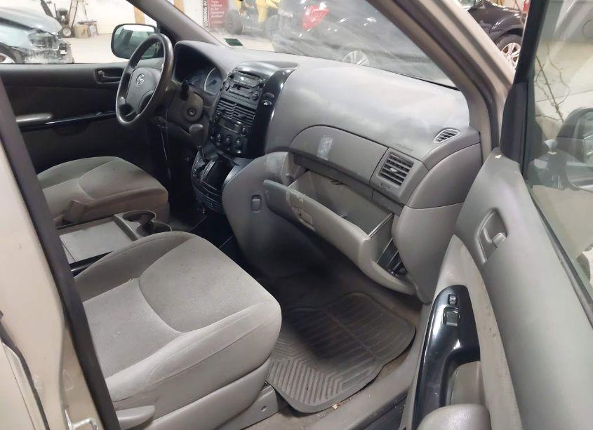 Photo 5 of 2005 Toyota Sienna LE (VIN 5TDZA23C25S247238)