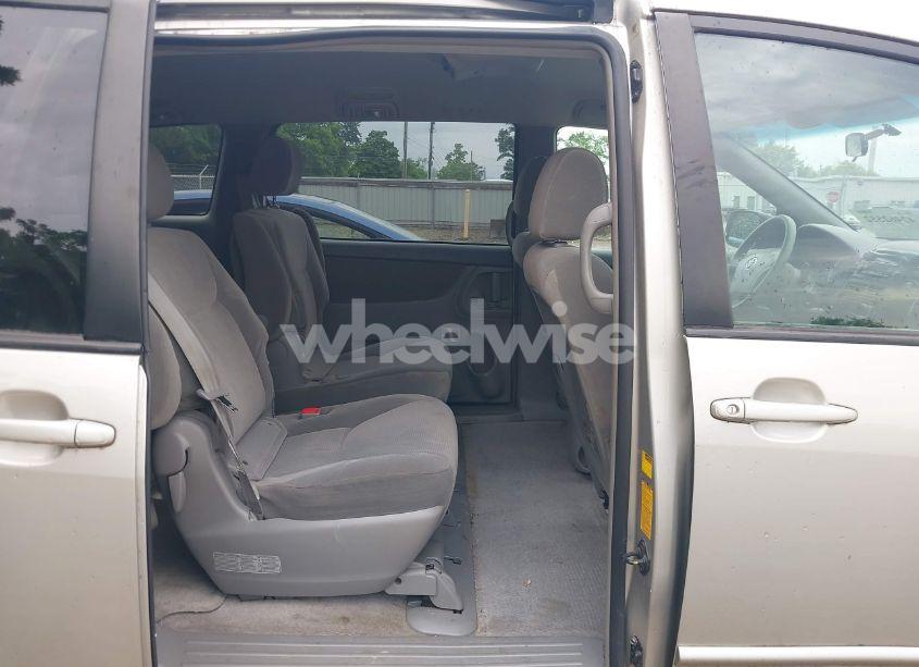 Photo 8 of 2005 Toyota Sienna LE (VIN 5TDZA23C25S254836)