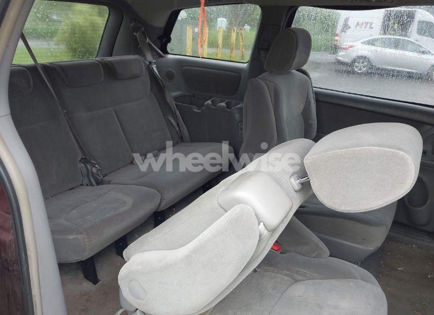 Photo 8 of 2005 Toyota Sienna LE (VIN 5TDZA23C25S255937)