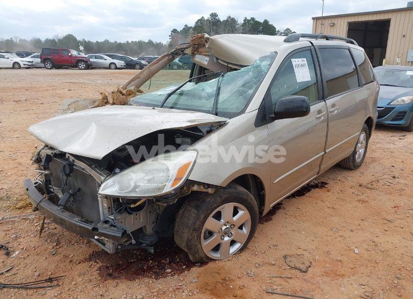 Photo 2 of 2005 Toyota Sienna LE (VIN 5TDZA23C25S256778)