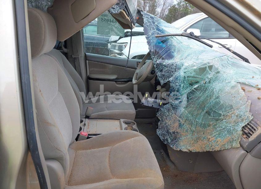 Photo 5 of 2005 Toyota Sienna LE (VIN 5TDZA23C25S256778)