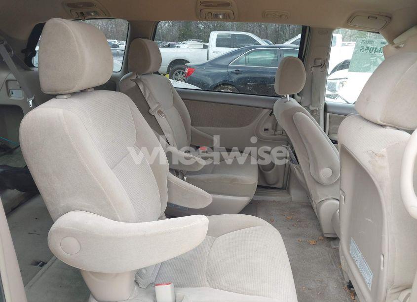 Photo 8 of 2005 Toyota Sienna LE (VIN 5TDZA23C25S256778)