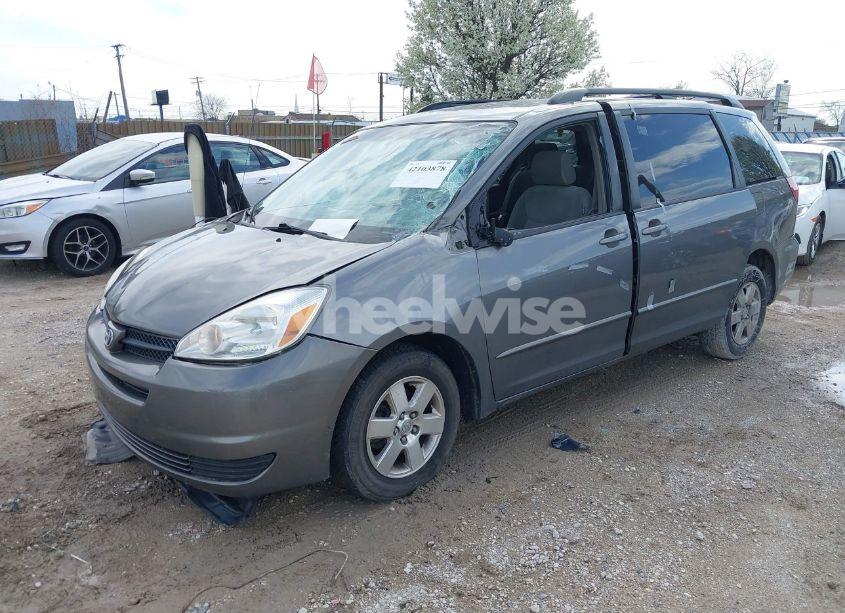 Photo 2 of 2005 Toyota Sienna LE (VIN 5TDZA23C25S269840)