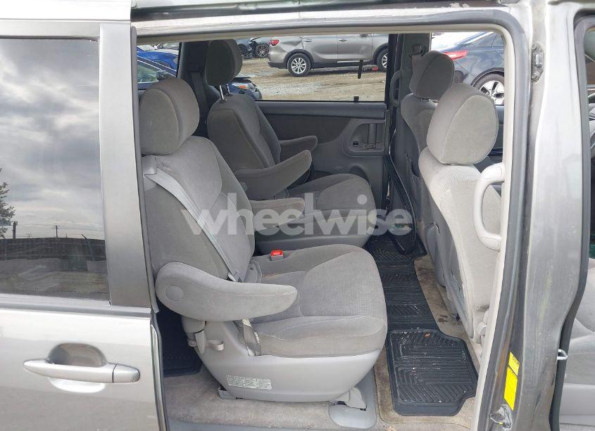 Photo 8 of 2005 Toyota Sienna LE (VIN 5TDZA23C25S269840)