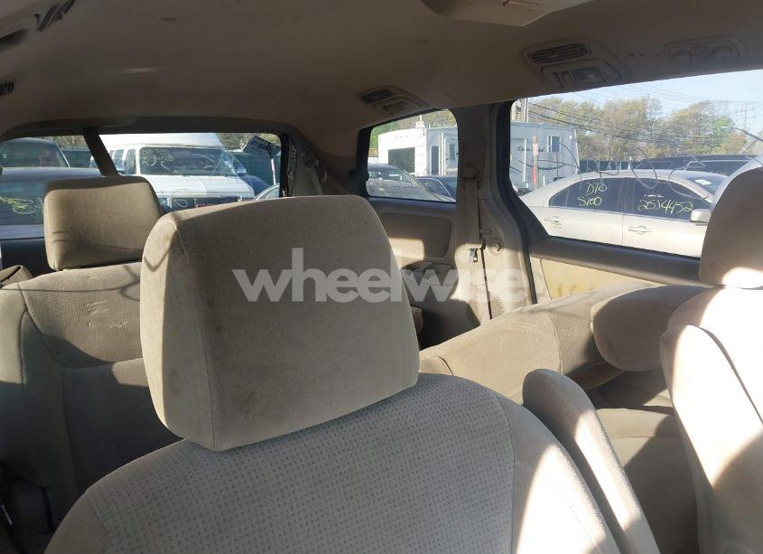 Photo 8 of 2005 Toyota Sienna LE (VIN 5TDZA23C25S276173)