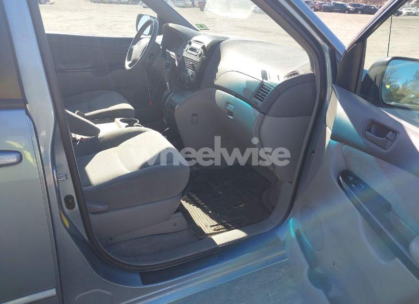 Photo 5 of 2005 Toyota Sienna LE (VIN 5TDZA23C25S291854)