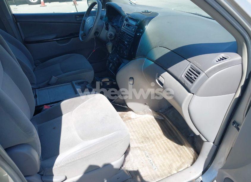 Photo 5 of 2005 Toyota Sienna LE (VIN 5TDZA23C25S301363)