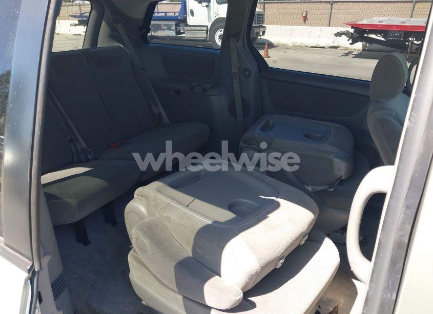 Photo 8 of 2005 Toyota Sienna LE (VIN 5TDZA23C25S301363)