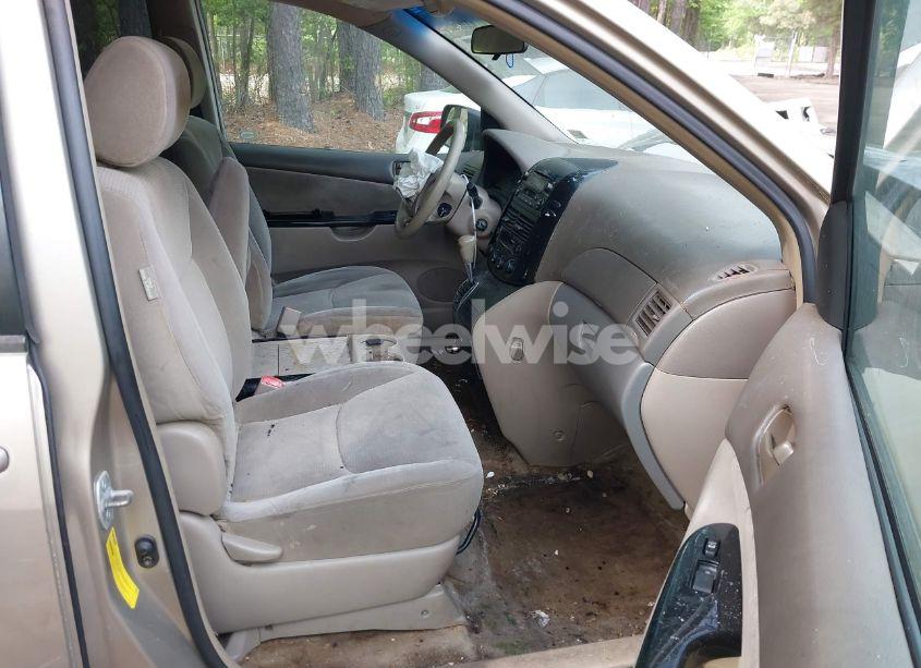 Photo 5 of 2005 Toyota Sienna LE (VIN 5TDZA23C25S301492)