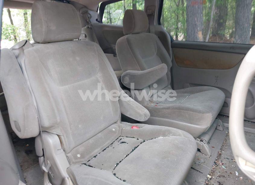 Photo 8 of 2005 Toyota Sienna LE (VIN 5TDZA23C25S301492)