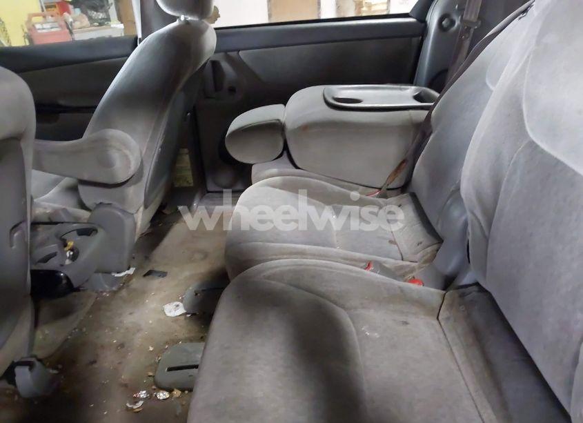 Photo 8 of 2005 Toyota Sienna CE (VIN 5TDZA23C25S334962)