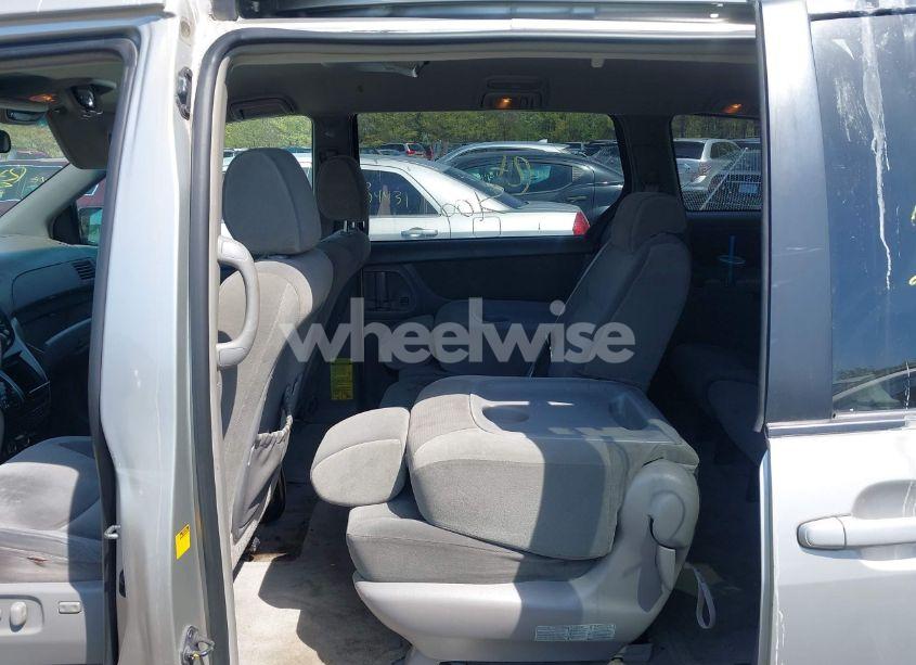 Photo 8 of 2005 Toyota Sienna LE (VIN 5TDZA23C25S342527)