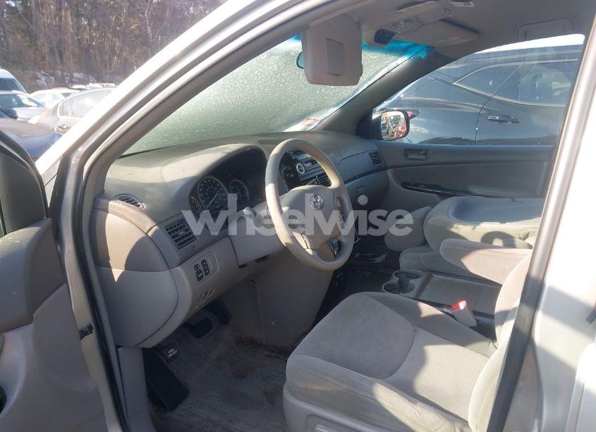 Photo 5 of 2005 Toyota Sienna LE (VIN 5TDZA23C25S343970)