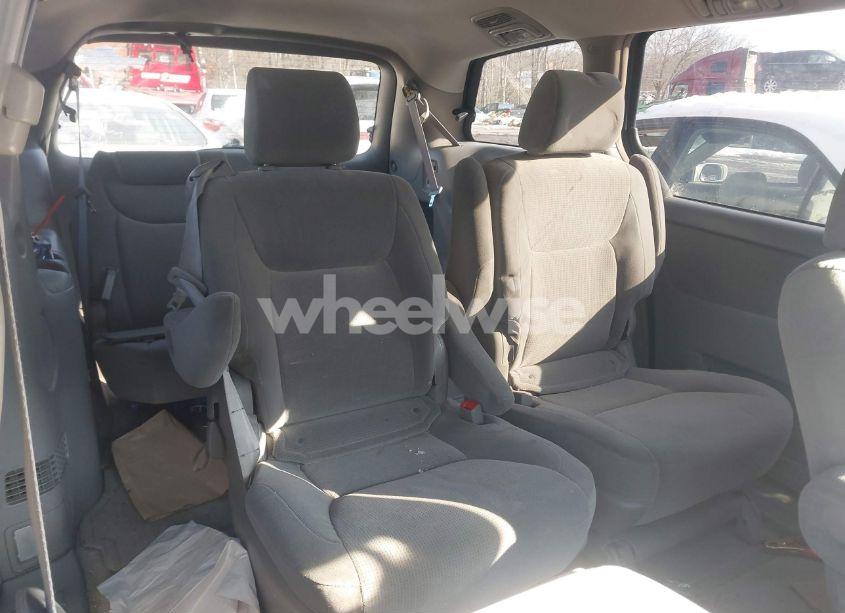 Photo 8 of 2005 Toyota Sienna LE (VIN 5TDZA23C25S343970)