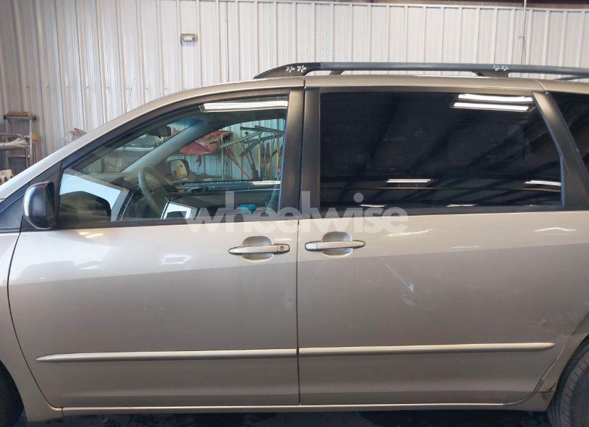 Photo 14 of 2005 Toyota Sienna LE (VIN 5TDZA23C25S350661)