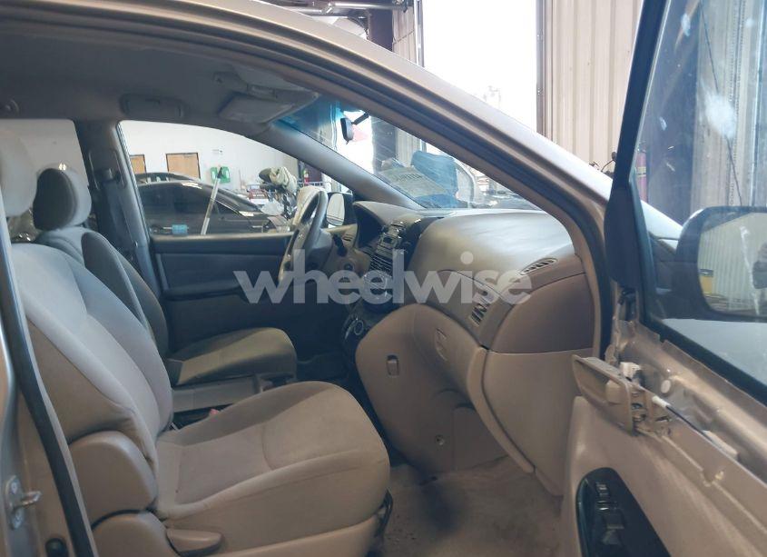 Photo 5 of 2005 Toyota Sienna LE (VIN 5TDZA23C25S350661)