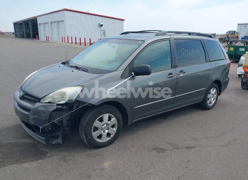Photo 2 of 2005 Toyota Sienna LE (VIN 5TDZA23C25S356329)