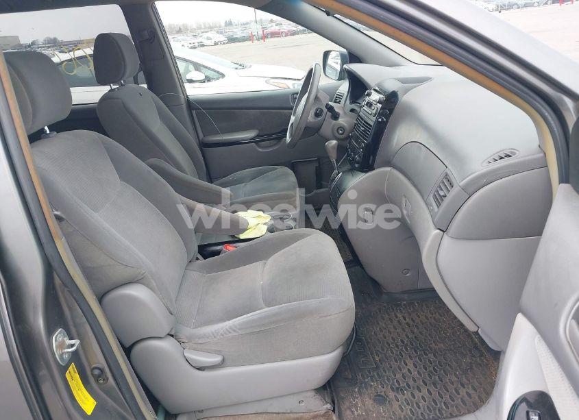Photo 5 of 2005 Toyota Sienna LE (VIN 5TDZA23C25S356329)