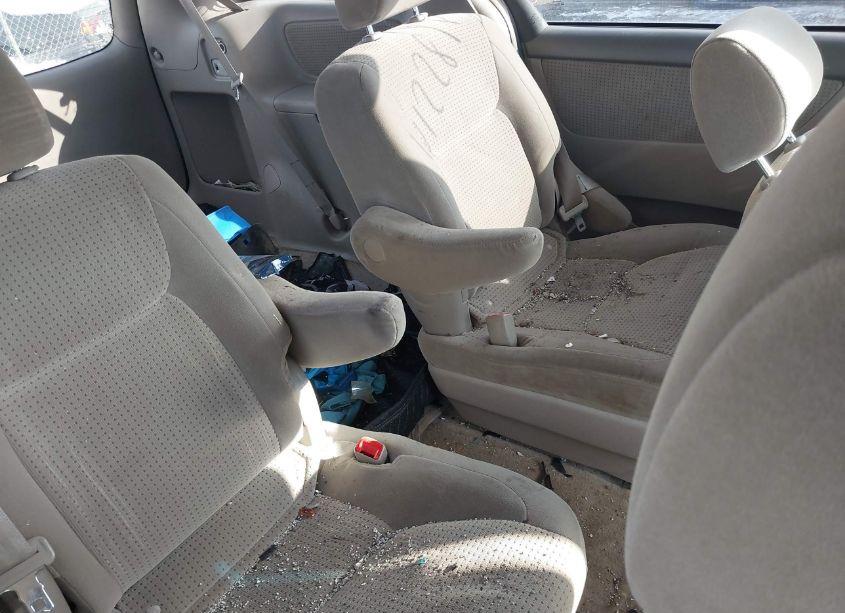 Photo 8 of 2006 Toyota Sienna LE (VIN 5TDZA23C26S459414)