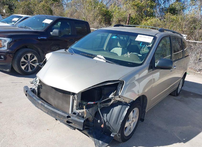 Photo 2 of 2006 Toyota Sienna CE (VIN 5TDZA23C26S468694)