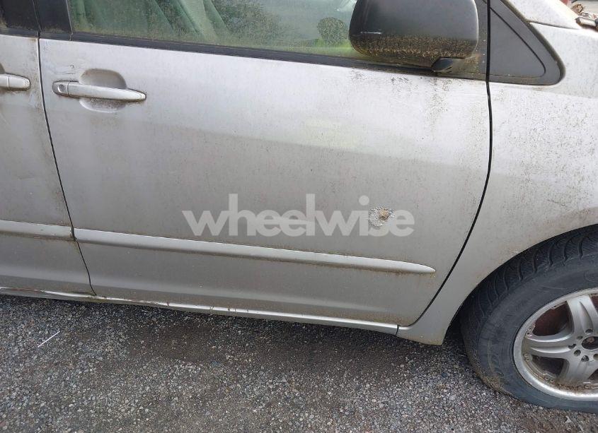 Photo 6 of 2006 Toyota Sienna LE (VIN 5TDZA23C26S505047)