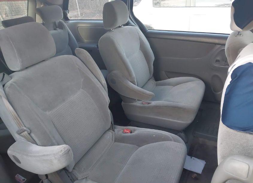 Photo 8 of 2006 Toyota Sienna CE/LE (VIN 5TDZA23C26S511902)