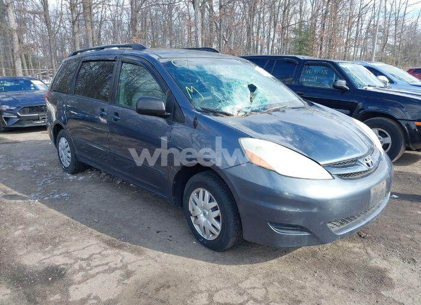 2006 Toyota Sienna LE (VIN 5TDZA23C26S518400) main photo
