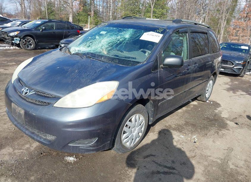 Photo 2 of 2006 Toyota Sienna LE (VIN 5TDZA23C26S518400)