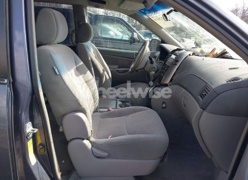 Photo 5 of 2006 Toyota Sienna LE (VIN 5TDZA23C26S518400)