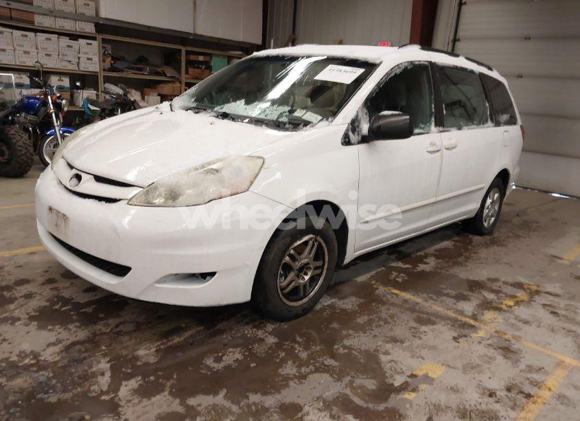 Photo 2 of 2006 Toyota Sienna CE (VIN 5TDZA23C26S524083)